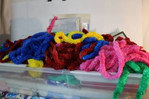 lot 129 image: Wrapping paper with tub, Plastic Leis