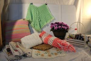 lot 130 image: Crocheted afghans and shawl, Wall vase with purple flowers