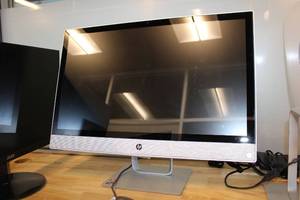 lot 7 image: HP Pavilion All-in-One Desktop Computer