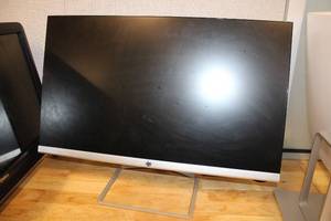 lot 13 image: HP 27f Desktop Monitor