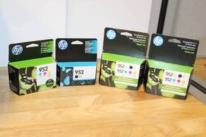 lot 24 image: HP Printer ink - 952 (works with printer in lot 4)