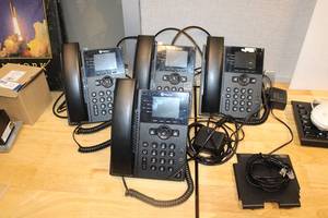 lot 40 image: Office Desk Phones