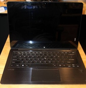 lot 17 image: Sony Vaio Z flip Laptop (no cord)