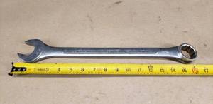 lot 18 image: Truecraft 1040, 1 14 Wrench