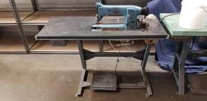 lot 22 image: Singer Professional Model 331K104 Commercial Leather Sewing Machine, Tested Needs Belt