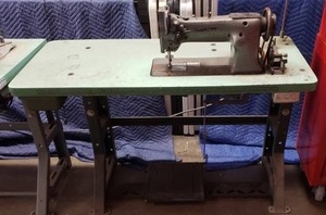 lot 23 image: Vintage Singer Commercial Sewing Machine, Tested