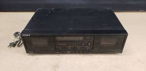 lot 85 image: Sony Stero Cassette Deck, Model TC-W370
