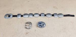 lot 89 image: Vintage Belt 28, and Belt Buckles