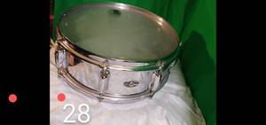lot 28 image: VINTAGE SLINGERLAND SNARE DRUM