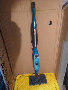 lot 27 image: SHARK HARDFLOOR CLEANING MOP