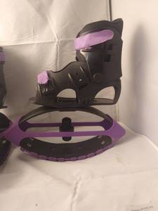 lot 19 image: KANGAROO BOUNCE SHOES