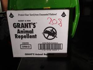 lot 208 image: Grants Animal Repellent 1 Case