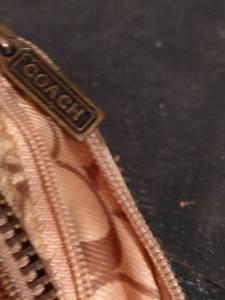 lot 71 image: COACH PURSE