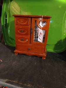 lot 175 image: Jewelry Box