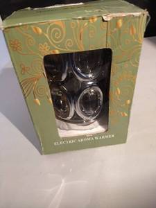lot 100 image: Electric aroma warmer