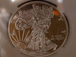 lot 3 image: 2 Coins (2015 American Eagle One Once Silver)