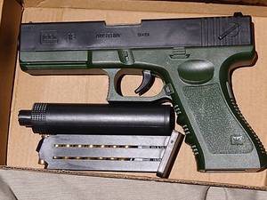 lot 40 image: GLOCK Replica Has Shell Ejection