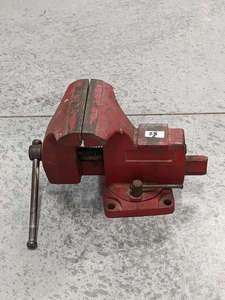 lot 28 image: Swivel Bench Jaws 4 14