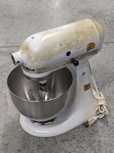 lot 31 image: KitchenAid Classic K45SS Tilt Head Stand Mixer White - For Parts