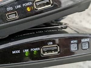lot 34 image: Actiontec Wireless HD Video Transmitter & Receiver MWTV2TX MWTV2RX
