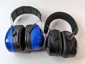 lot 89 image: Peltor Ultimate 10 & Redhead Hearing Protector Earmuff