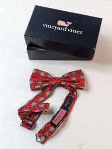 lot 121 image: Mens Vineyard Vines Christmas woody and tree bow tie
