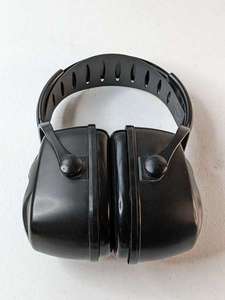 lot 128 image: Howard Leight by Sperian - Leightning T3 Hearing Protection Earmuffs
