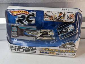 lot 213 image: Hot Wheels Stealth Rides Mini Remote Control Tanks Case - New