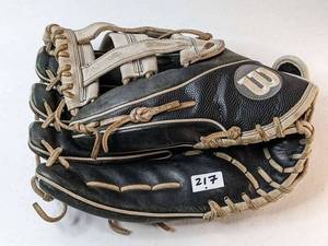 lot 217 image: WILSON A2000 FP1275 FASTPITCH SOFTBALL GLOVE 12.75 LHT