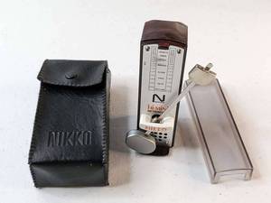 lot 222 image: NIKKO Hi-Mini Pocket Metronome Vintage Made in Japan