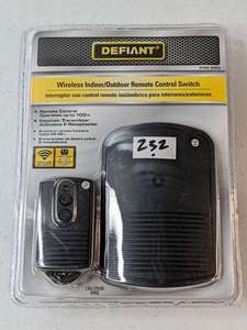lot 232 image: Defiant Wireless IndoorOutdoor Remote Control Switch 202 620 - NEW