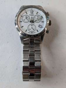 lot 243 image: Timex Indiglo Mens Wrist Watch CR 2016 Cell Stainless Steel Silver
