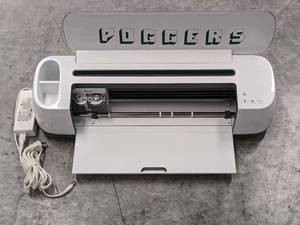 lot 284 image: Cricut Maker Machine in Champagne E117
