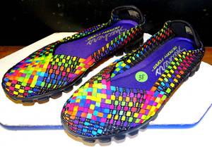 lot 38 image: NEW WO BOX - WOMENS COLORFUL SKECHERS LIGHTWEIGHT SLIP ONS WITH DEEP TRACTION SOLES - SIZE 9 $$$