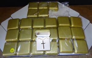 lot 77 image: NEW - RELIGIOUS GOLD CROSSES IN INDIVIDUAL DISPLAY BOX (PATTERNS MAY ALTERNATE) 24 UNITS X$