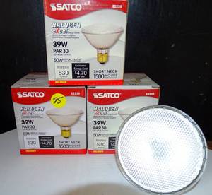 lot 95 image: Satco S2235 39 Watt (50 Watt) 530 Lumens PAR30 Short Neck Halogen Wide Flood 50 Degrees Clear Light Bulb, Dimmable (3X$)