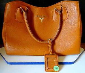 lot 114 image: LOVELY PRADA WOMENS HANDBAG IN EXCELLENT CONDITION