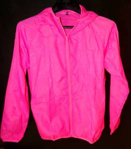 lot 117 image: SUPER LIGHTWEIGHT WINDBREAKER - WOMENS SIZE MEDIUM - ROLLS INTO POCKET SIZE STORAGE BAG