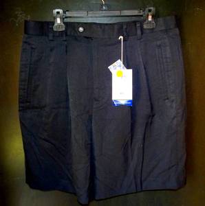 lot 124 image: NEW WTAGS - CUTTER AND BUCKS MENS SHORTS - 35 WAIST