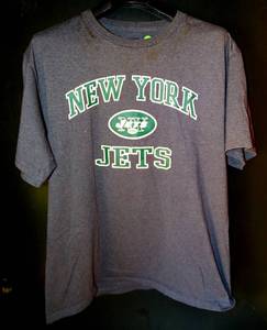lot 128 image: NFL LICENSED - NEW YORK JETS TEAM APPAREL T-SHIRT - SIZE LARGE