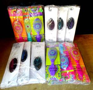 lot 142 image: NEW - OH SO PRETTY COLORFUL HAIRBRUSHES (24 UNITS x$)