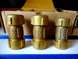lot 164 image: ASSORTMENT OF MATCO-NORCA SOLID BRASS LEAD FREE COUPLINGS - SIZES 38, 12, & 34 $$$