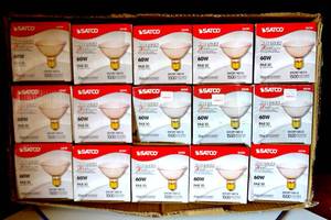 lot 181 image: NEW BOX OF 15 BULBS - Satco S2238 60PAR30HALXENWFL 60 Watt Halogen PAR30 Short Neck (15X$)