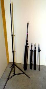 lot 193 image: ASSORTMENT OF PROFESSIONAL TRIPOD PHOTO LIGHT STANDS (ONLY)
