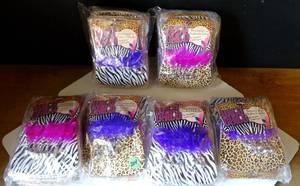 lot 204 image: NEW 6 PACKS OF 10 - WILD CHILD FEROCIOUSLY FUN FEATHER NOTEPADS - ANIMAL PRINTS (60X$)