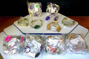 lot 266 image: THREE DOZEN - Custom polished Stone and Gem Bracelets Indivudually wrapped with Tags (36X$)