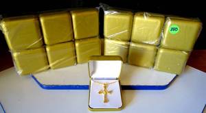 lot 280 image: NEW 12 UNITS - AWESOME GOLD TONE CROSS WITH CHAIN IN GIFT BOX (12X$)