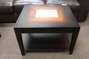 lot 8 image: Cocktail Table with top mirror panel - 2x2x18H