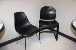 lot 19 image: (6) Black Chairs - 5 are stackable