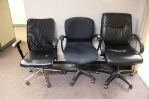 lot 25 image: (3) Black rolling office chairs